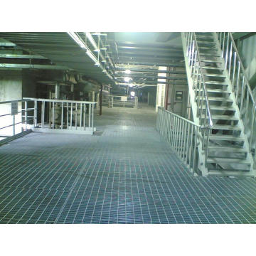 Platform floor walkway metal grating